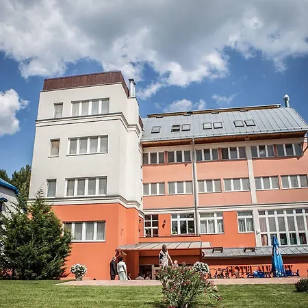 فندق Alfa Art 3*